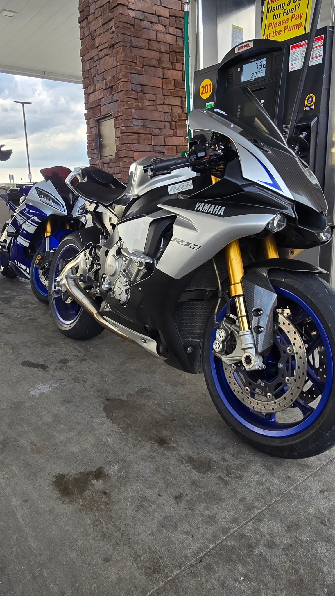 Front quarter view of Yamaha R1 with Latvala Racing full length system