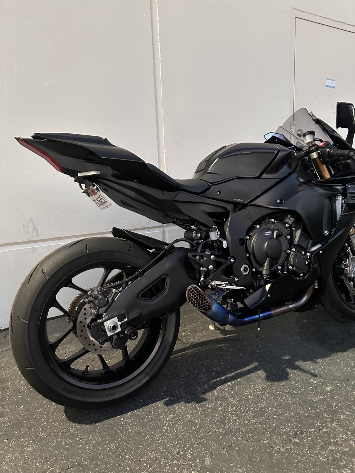 Mid length system installed on matte black Yamaha R1